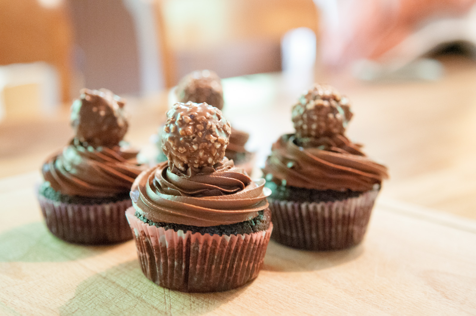 cupcakes met chocolade topping